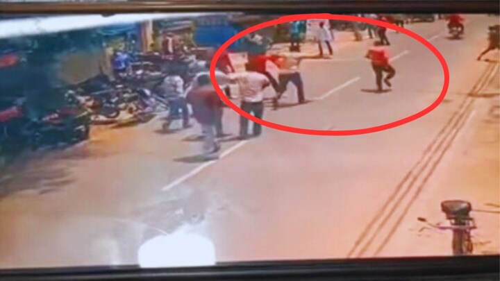 प्रतापगढ़ में तहसील पर दो भाइयों अरुण तिवारी और आदित्य तिवारी को दौड़ा कर मार दी गोली, क्या सुशील सिंह ने किया कांड? Pratapgarh Viral Video