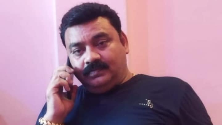 प्रतापगढ़ में 2 भाइयों अरुण तिवारी और आदित्य तिवारी को दौड़ा कर गोली मारने के आरोपी सुशील सिंह को लेकर आई बड़ी खबर तस्वीर में बेलखरनाथ धाम का ब्लॉक प्रमुख सुशील सिंह.