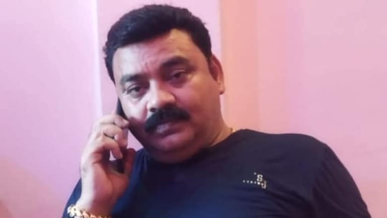 प्रतापगढ़ में 2 भाइयों अरुण तिवारी और आदित्य तिवारी को दौड़ा कर गोली मारने के आरोपी सुशील सिंह को लेकर आई बड़ी खबर तस्वीर में बेलखरनाथ धाम का ब्लॉक प्रमुख सुशील सिंह.