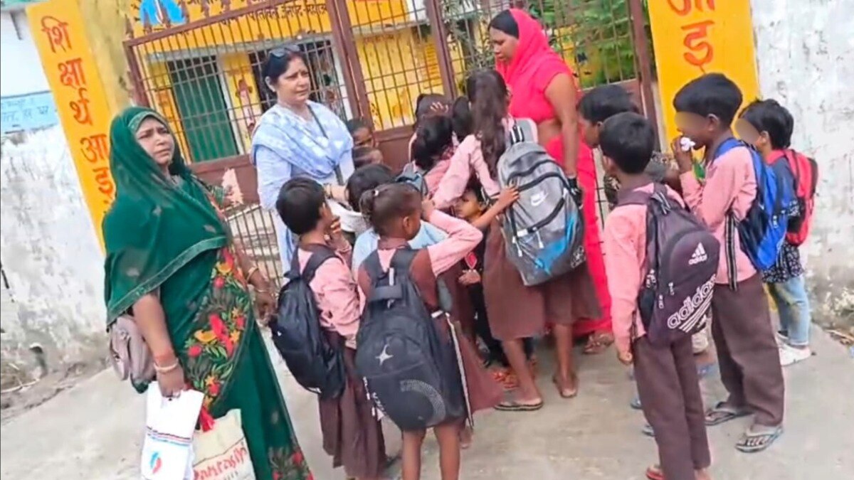 Maharajganj, Maharajganj news, Maharajganj viral video, Maharajganj viral news, Maharajganj dm, up news, महराजगंज, महराजगंज न्यूज, महराजगंज वायरल वीडियो, यूपी न्यूज