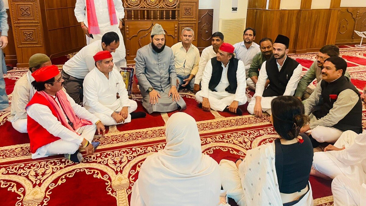 Akhilesh Yadav, Akhilesh Yadav news, Akhilesh Yadav masjid visit, Akhilesh Yadav visit Mosque, up news, up politics, up news, अखिलेश यादव, सपा, अखिलेश यादव मस्जिद, यूपी न्यूज