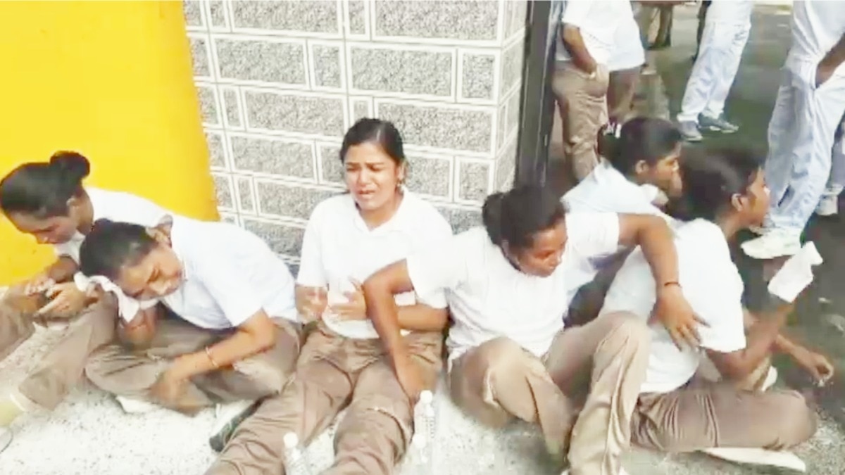 Gorakhpur, Gorakhpur news, Gorakhpur women police, women police, women recruits, up women recruits, women constables, CCTV in bathroom, camera in bathroom of women constables, cm Yogi, up news, गोरखपुर, महिला सिपाही, महिला सिपाही विवाद