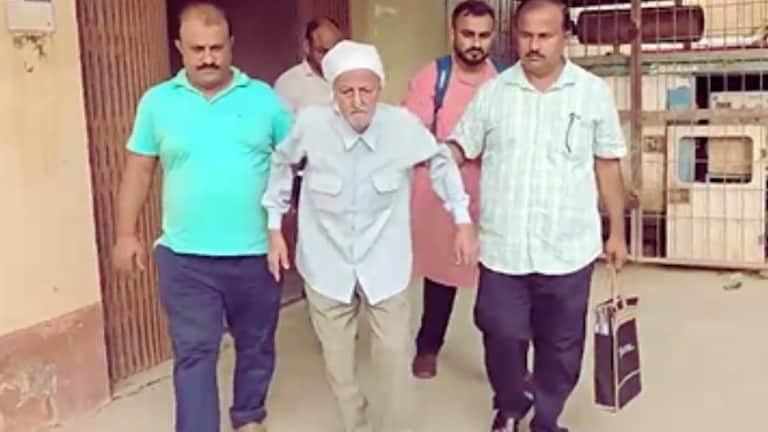 औरैया में 86 वर्षीय रिटायर्ड सिंचाई अधिकारी की फर्जी तरीके से बेच दी गई 60 बीघा जमीन, ऐसे खुली मामले की पोल Auraiya News