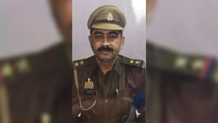 लखनऊ के दारोगा संजय पाठक दूसरी पत्नी आराधना अंसारी के साथ रहते थे, अचानक हुई उनकी मौत, फिर गजब हुआ Lucknow, Lucknow News, Lucknow crime, Lucknow police, Lucknow crime news, up news, up crime, up viral news, लखनऊ, लखनऊ न्यूज, लखनऊ क्राइम, लखनऊ वायरल न्यूज, यूपी न्यूज, यूपी वायरल न्यूज