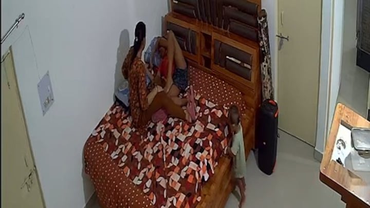 अपने दिव्यांग बेटे के साथ ये कैसी हरकत करते कैमरे में कैद हुई लखनऊ में ASP की पत्नी नितेश सिंह? Lucknow Crime News