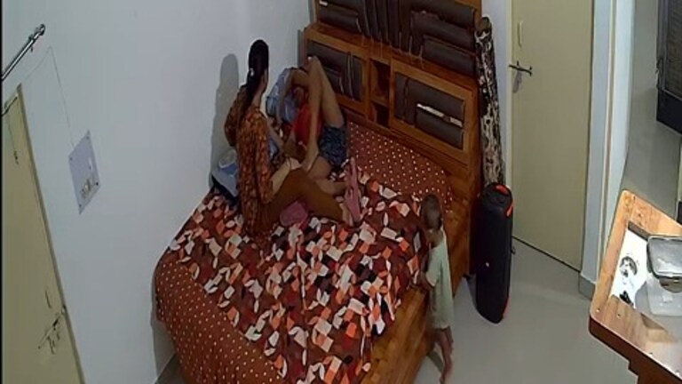 अपने दिव्यांग बेटे के साथ ये कैसी हरकत करते कैमरे में कैद हुई लखनऊ में ASP की पत्नी नितेश सिंह? Lucknow Crime News