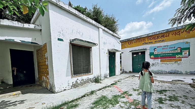 UP में किन सरकारी स्कूलों का नहीं होगा विलय? School Merger की पूरी तस्वीर साफ, मंत्री संदीप सिंह ने बताये ये नियम UP Tak