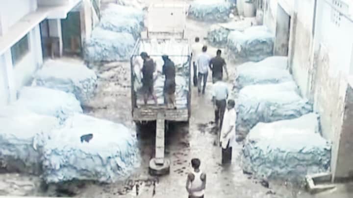 डोनाल्ड ट्रंप के टैरिफ से कानपुर के लेदर उद्योग में हड़कंप, कारोबारियों ने बताया कैसे पड़ेगा बड़ा असर? Kanpur, Kanpur news, Kanpur viral news, kanpur leather industry, kanpur leather market, up news, कानपुर, कानपुर न्यूज, यूपी न्यूज, टैरिफ, अमेरिका