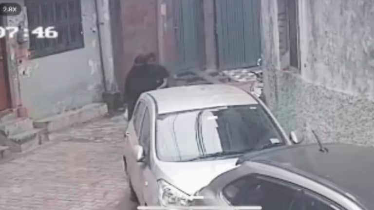 शर्मनाक! मुरादाबाद में गली से गुजर रही थी बुर्कानशीं महिला, तभी पीछे से आया युवक और करने लगा अश्लीलता, ये पता चला Moradabad, Moradabad News, Moradabad viral video, Moradabad crime, up news, up crime news, मुरादाबाद, मुरादाबाद न्यूज, यूपी न्यूज