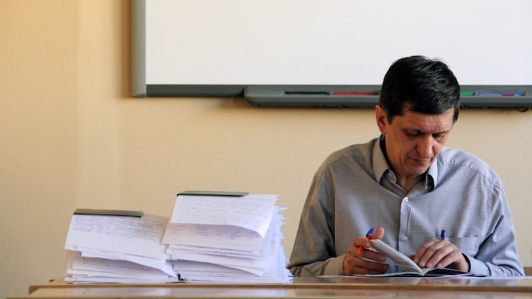 यूपी में सरकारी टीचर बनने का धांसू मौका आया, 1 अगस्त से शुरू हैं आवेदन, सारी डिटेल जानिए UP Tak