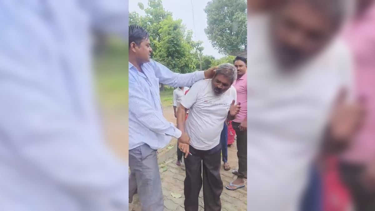 सरकार से मिले टैबलेट का कौशांबी के शिक्षक नंदलाल सिंह करने लगे गलत इस्तेमाल! छात्राओं ने बताई ये करतूत तो सभी हैरान Kaushambi, Kaushambi news, Kaushambi viral news, Kaushambi hindi news, up news, up viral news, up today news, up crime, कौशांबी, सरकारी शिक्षक, सरकारी टीचर, यूपी न्यूज, यूपी वायरल न्यूज