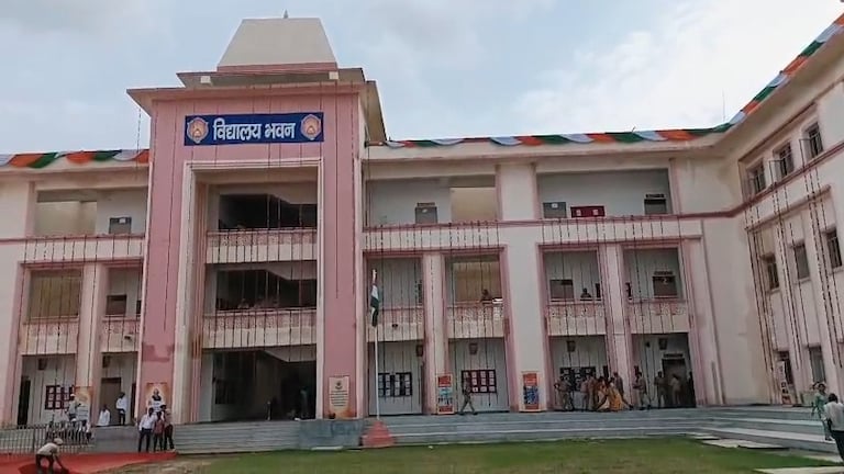 79 करोड़ से बना मुरादाबाद का अटल रेजिडेंशियल स्कूल, 12वीं तक सिर्फ फ्री एजुकेशन नहीं मिलेगा, ये सब भी होगा UP Tak