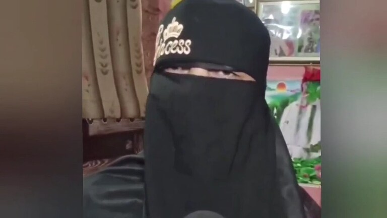 मुरादाबाद में जिस बुर्कानशीं महिला को पीछे से पकड़ युवक ने की अश्लील हरकत उन्होंने कैमरे पर क्या बताया? UP Tak