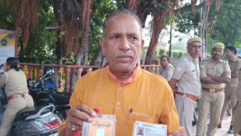 क्या मुरादाबाद में CM योगी के कार्यक्रम में फर्जी पास वाला सिक्योरिटी लैप्स हुआ? वायरल दावों का सच SP रणविजय सिंह ने बताया UP Tak