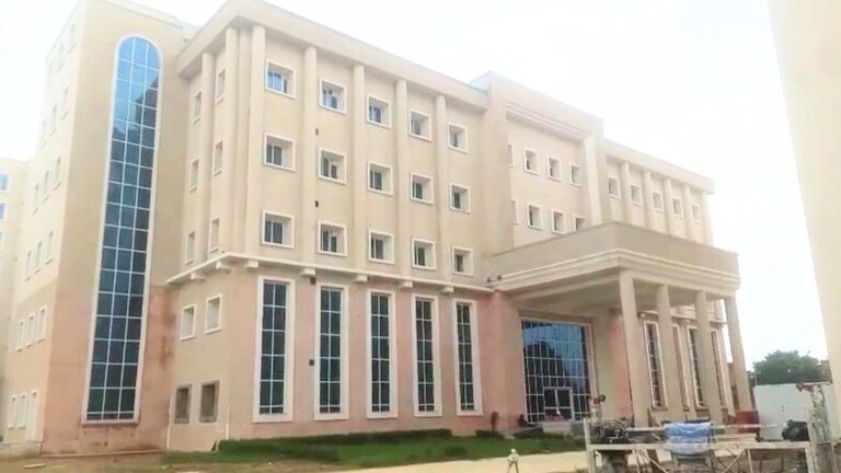 बरेली को मिला पहला यूनानी मेडिकल कॉलेज, 22 अरब से अधिक के 223 नए प्रोजेक्ट भी पूरे UP Tak