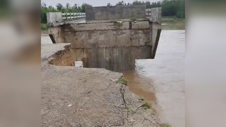 मुरादाबाद में रामगंगा ने बहा दिया पुल, गांव और शहर में घुसा बाढ़ का पानी, लोगों से की जा रही ये अपील UP Tak