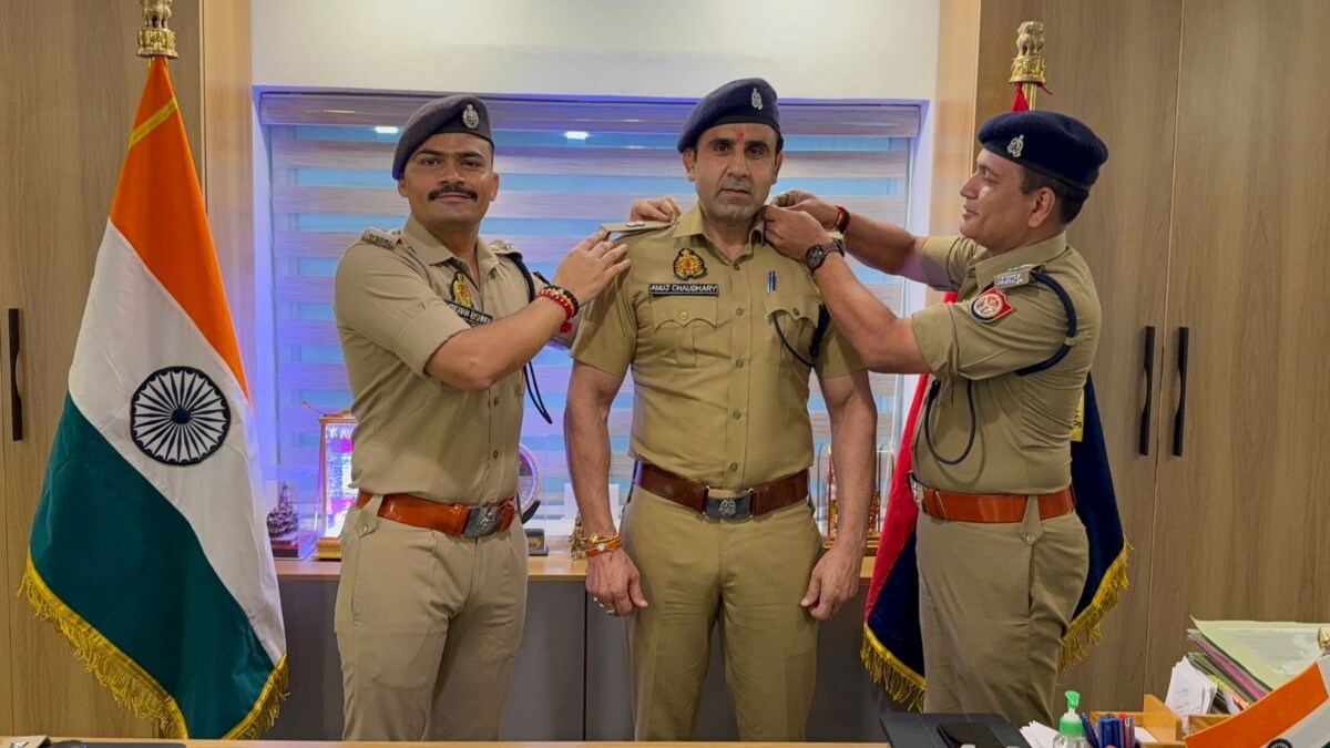 संभल के चंदौसी सर्किल में तैनात चर्चित पुलिस अफसर अनुज चौधरी प्रमोशन पाकर बन गए ASP, ये कैसे हुआ जानिए Anuj Chaudhary has been promoted to ASP.