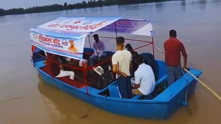 मुरादाबाद में बाढ़ का कहर, 67 गांवों में भरा पानी, आपात स्थिति से निपटने के लिए प्रशासन ने शुरू की 'बोट एम्बुलेंस' UP Tak