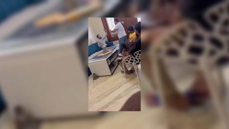 मेरठ में मीट कारोबारी शान ने सैलरी मांगने पर बेल्ट से मारकर दो युवकों की चमड़ी उधेड़ी! अब हुआ ये ऐक्शन Meerut, Meerut News, Meerut viral news, Meerut crime news, Meerut police, up news, मेरठ, मेरठ न्यूज, मेरठ वायरल वीडियो, यूपी न्यूज