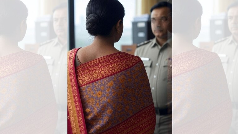 रात को वीडियो कॉल करना, घूरते रहना…नोएडा की महिला अधिकारियों ने IAS पर जो आरोप लगाए, सनसनीखेज हैं Noida News: सांकेतिक तस्वीर