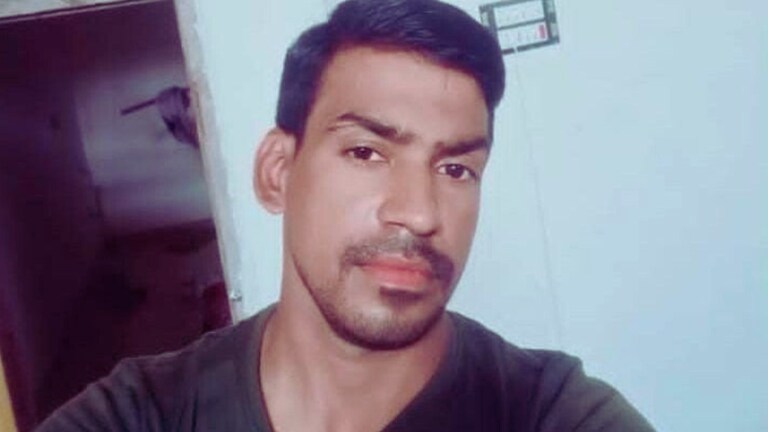 लखनऊ में ड्यूटी कर रहे 30 साल के सिपाही दीपक को आया हार्ट अटैक फिर खुद स्कूटी चला पहुंचे अस्पताल, अफसोस ये साहस भी नहीं आया काम Lucknow News