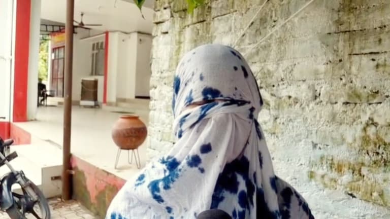 जिस युवक को समीर आर्या समझ युवती दे बैठी दिल और बना लिए संबंध, वह निकला अफरोज, फिर इस लड़की के लिए सब बदल गया Jhansi, Jhansi News, Jhansi viral news, Jhansi crime news, Jhansi crime, up news, झांसी, झांसी न्यूज, झांसी क्राइम, झांसी वायरल न्यूज, यूपी न्यूज