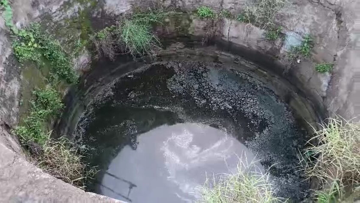 खेतों में मौजूद कुएं में किसानों को मिली 2 बोरियां, उन्होंने उसे खोल भी दिया, अंदर जो दिखा वो हमेशा डराएगा Jhansi, Jhansi news, Jhansi crime news, Jhansi crime, up news, up crime, झांसी, झांसी न्यूज, झांसी क्राइम, यूपी न्यूज