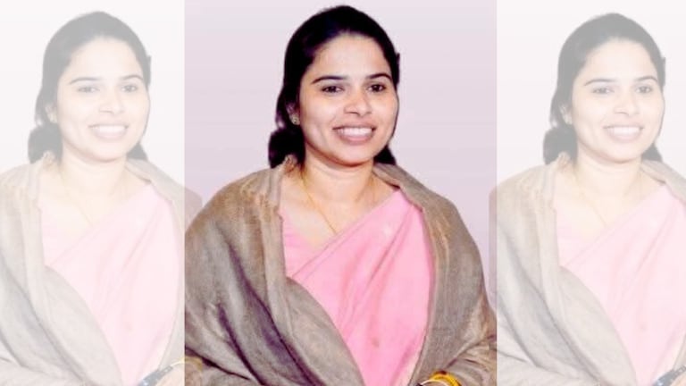 शादी के 9 दिन बाद हुई थी विधायक पति की हत्या! जिन MLA पूजा पाल को सपा ने निकाला उनकी पूरी कहानी Pooja Pal Story