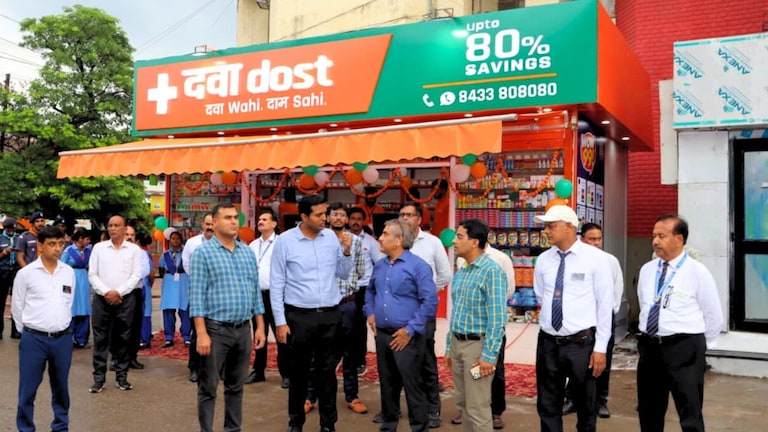 मुरादाबाद स्टेशन पर अब 24×7 मिलेंगी मेडिसिन, 'दवा Dost' का ये पूरा कॉन्सेप्ट जान लीजिए UP Tak