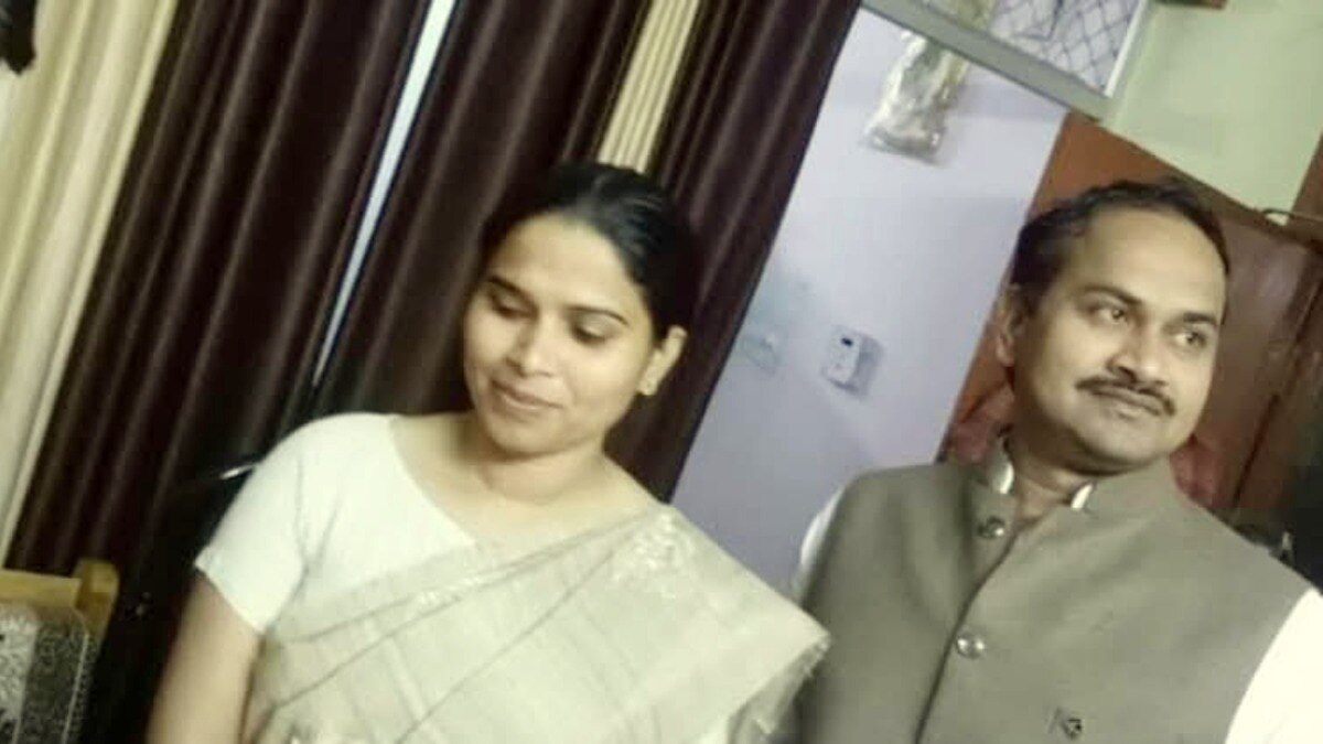 Pooja Pal, Pooja Pal News, MLA Pooja Pal, Akhilesh Yadav, Pooja Pal husband Brijesh Verma, UP News, UP Politics, पूजा पाल, विधायक पूजा पाल, पूजा पाल की शादी, अखिलेश यादव, यूपी न्यूज