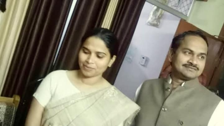 अखिलेश यादव के खिलाफ जाने वाली विधायक पूजा पाल ने की थी इनके साथ दूसरी शादी! पूरी कहानी ये है Pooja Pal, Pooja Pal News, MLA Pooja Pal, Akhilesh Yadav, Pooja Pal husband Brijesh Verma, UP News, UP Politics, पूजा पाल, विधायक पूजा पाल, पूजा पाल की शादी, अखिलेश यादव, यूपी न्यूज