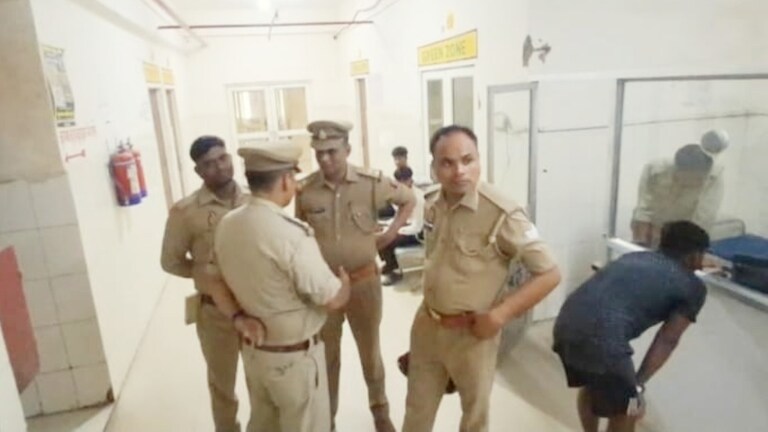 क्लास 10 के छात्र आदित्य को 9वीं के छात्र ने स्कूल में ही मार दिया चाकू, गाजीपुर में सनसनीखेज वारदात से हड़कंप Ghazipur, Ghazipur news, Ghazipur viral news, Ghazipur crime news, Ghazipur crime, up news, गाजीपुर, गाजीपुर न्यूज, गाजीपुर क्राइम, यूपी न्यूज, यूपी क्राइम