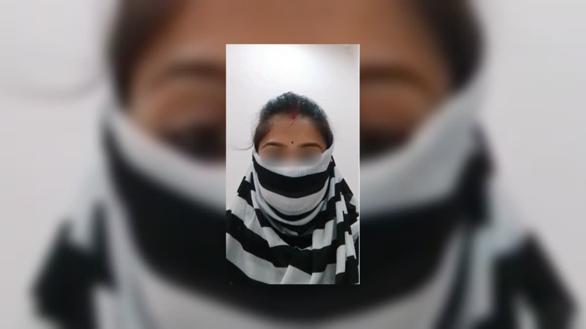 10,000 दिलवा दूंगा…शादीशुदा महिला ने बांदा के रेस्टोरेंट मालिक योगेश शुक्ला पर लगाए ऐसे सनसनीखेज आरोप, मचा हड़कंप Banda, Banda news, Banda viral news, Banda crime news, Banda viral video, up news, up viral news, बांदा, बांदा न्यूज, बांदा वायरल न्यूज, यूपी न्यूज
