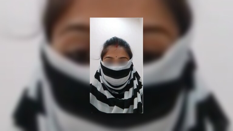 10,000 दिलवा दूंगा…शादीशुदा महिला ने बांदा के रेस्टोरेंट मालिक योगेश शुक्ला पर लगाए ऐसे सनसनीखेज आरोप, मचा हड़कंप Banda, Banda news, Banda viral news, Banda crime news, Banda viral video, up news, up viral news, बांदा, बांदा न्यूज, बांदा वायरल न्यूज, यूपी न्यूज