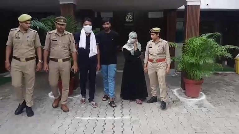 यूपी पुलिस का कॉन्स्टेबल रिजवान अपनी टीम के साथ मिलकर बनवाता था अश्लील वीडियो, इसकी फीमेल फ्रेंड कौन? Moradabad Crime News