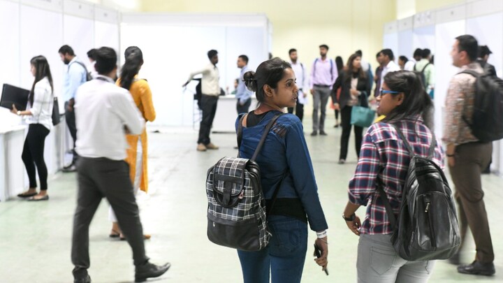 लखनऊ में 26 से 28 अगस्त के बीच आ रहीं मल्टिनेशनल कंपनियां, जानिए कैसे मिलेगी 50000 जॉब्स और विदेश जाने का मौका Lucknow Employment News