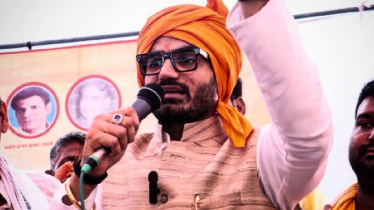 श्रीकांत त्यागी गिफ्ट कर रहे हैं बोलेरो! अब तक 19 को दे चुके ये शानदार SUV पर असल माजरा क्या है? Shrikant Tyagi