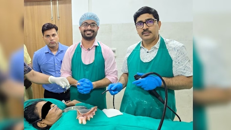 नकली दांत से खतरे में पड़ गई जान... प्रयागराज की इस महिला के साथ जो हुआ उसे जान उड़ जाएंगे होश Prayagraj News