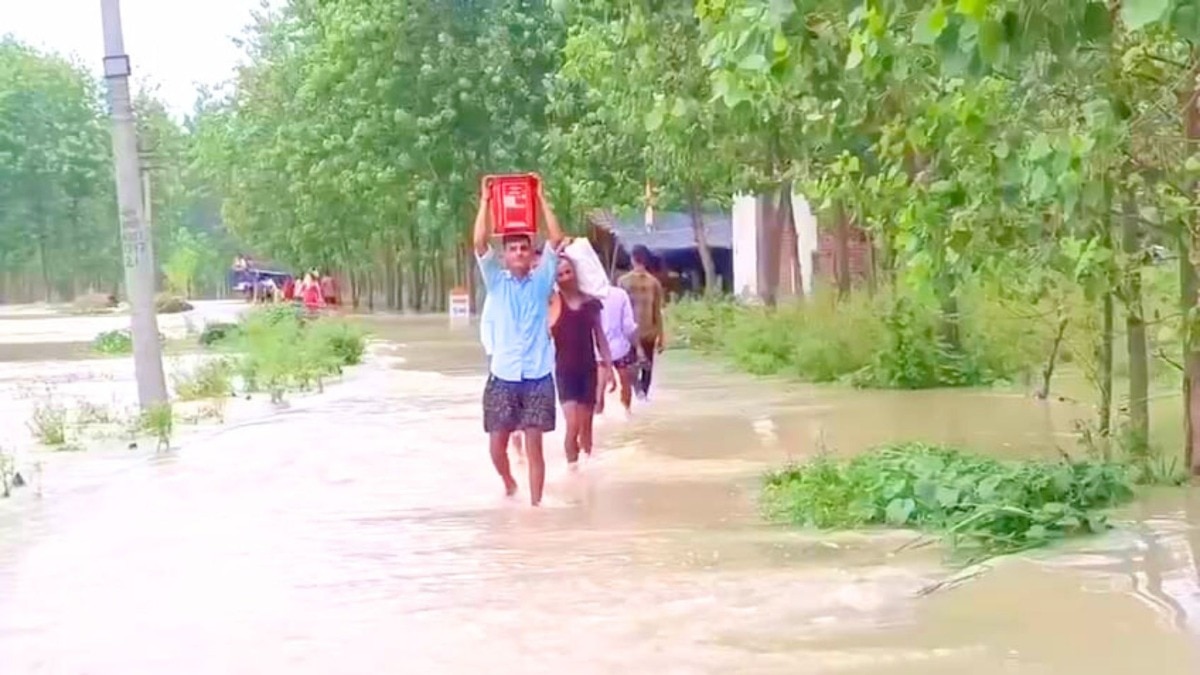 मुरादाबाद मुंडापांडे ब्लॉक में तबाही मचा रही रामगंगा! बाढ़ के ये हालात सिहरा देंगे UP Tak