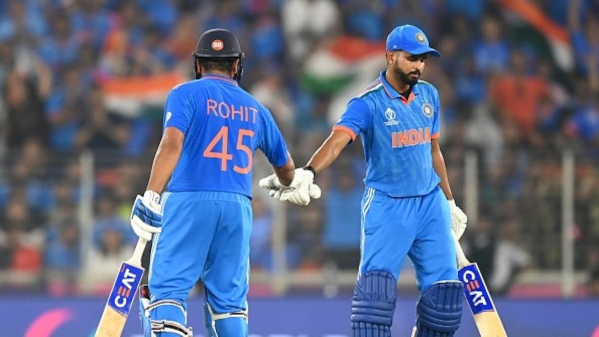 अब आप चुनेंगे टीम इंडिया! BCCI ने इन पदों के लिए निकाली जॉब, जानिए कौन-कौन कर सकता है अप्लाई Rohit Sharma and Shreyas Iyer of India embrace during the ICC Men's Cricket World Cup India 2023 between India and Pakistan