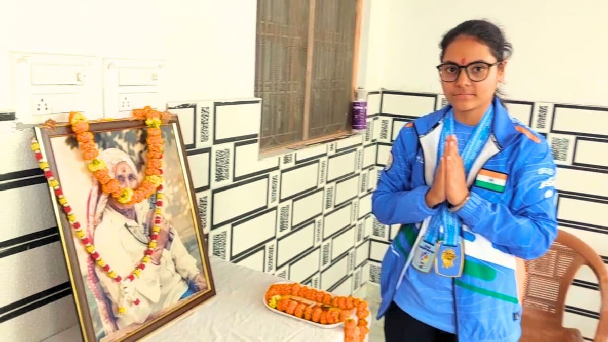 बागपत की वंशिका चौधरी कजाकिस्तान से जीत लाईं गोल्ड मेडल, शूटिंग में यूं बनाया मुकाम UP Tak