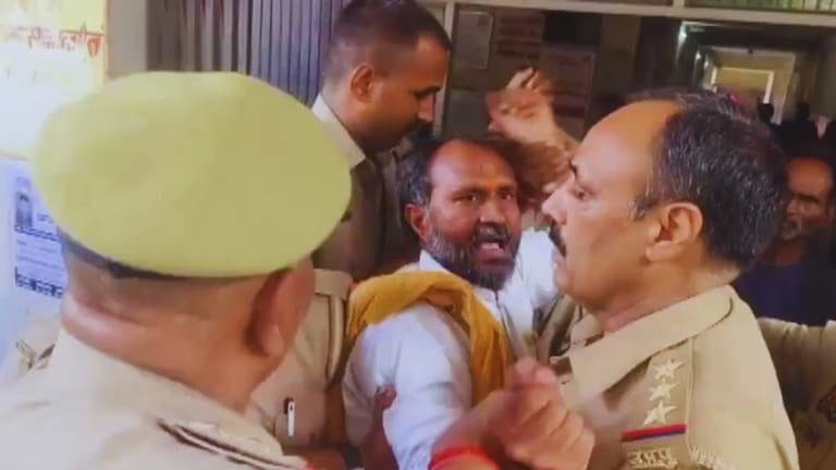 बलिया में बिजली विभाग के दलित इंजीनियर को जूतों से पीटने वाले BJP नेता मुन्ना बहादुर सिंह को घसीटती हुई ले गई पुलिस: Video Balia News