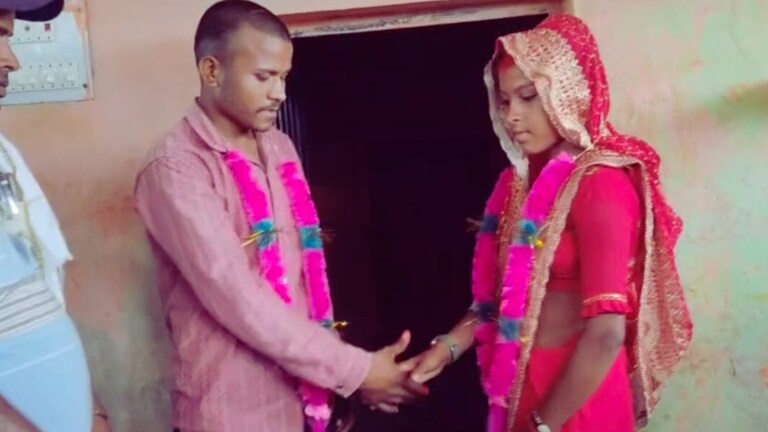 आगरा में बड़े भाई की साली से मिलने पहुंचा था प्रेमी, गांव वालों ने पहले पकड़कर पीटा और फिर उसकी मन की मुराद पूरी कर दी Agra News