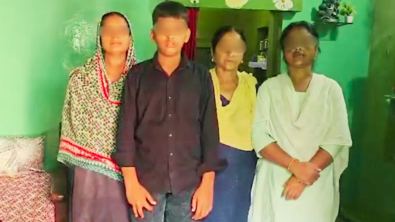 'मां-बुआ को भेजो 500-500 रुपये दे देंगे' रहमतुल्ला ने किशोर से की ये भद्दी बात, झांसी के इस केस में फिर क्या हुआ? Jhansi, Jhansi news, Jhansi viral news, Jhansi crime news, Jhansi crime, up news, झांसी, झांसी न्यूज, झांसी क्राइम न्यूज, यूपी न्यूज, यूपी वायरल न्यूज