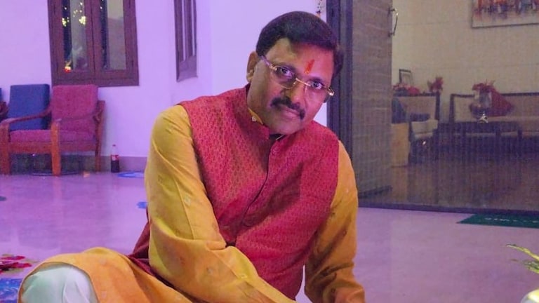 चर्चित IAS आंजनेय सिंह को मिला 7वां एक्सटेंशन! अखिलेश राज में आए थे यूपी पर आजम खान के लिए यूं बन गए चुनौती IAS Aunjaneya Kumar Singh