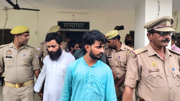 जन्म से नेत्रहीन इंटर कॉलेज का प्रवक्ता प्रभात उपाध्याय बरेली के मदरसे में हामिद के रूप में पाया गया! फिर हुआ इस साजिश का खुलासा UP Tak