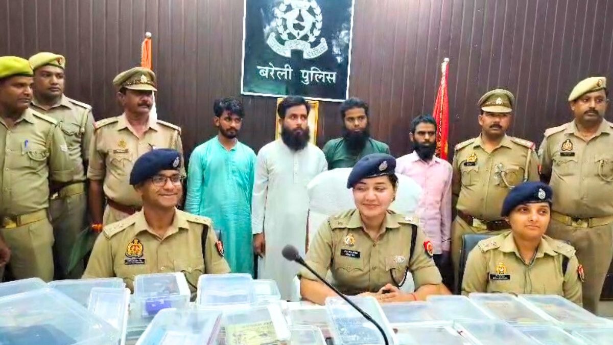 बरेली के मदरसे में होने जा रहा था नेत्रहीन प्रोफेसर प्रभात उपाध्याय का खतना तभी पहुंची पुलिस! फिर पता चली ये कहानी UP Tak