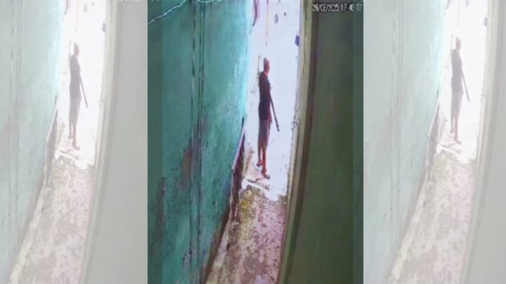 बिजनौर में सड़क पर जा रही बच्चियों को प्राइवेट पार्ट दिखा अश्लील इशारें कर रहा था दीपचंद! CCTV में कैद हुई घिनौनी घटना Bijnor News