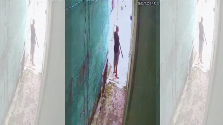 बिजनौर में सड़क पर जा रही बच्चियों को प्राइवेट पार्ट दिखा अश्लील इशारें कर रहा था दीपचंद! CCTV में कैद हुई घिनौनी घटना Bijnor News