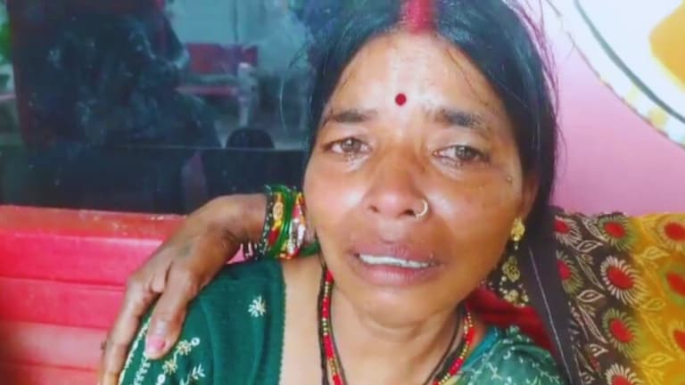 झांसी में दो भाइयों ने साथ में पी शराब और फिर छोटे को सब्बल से मार वहीं पलंग के नीचे छिप गया बड़ा Jhansi News